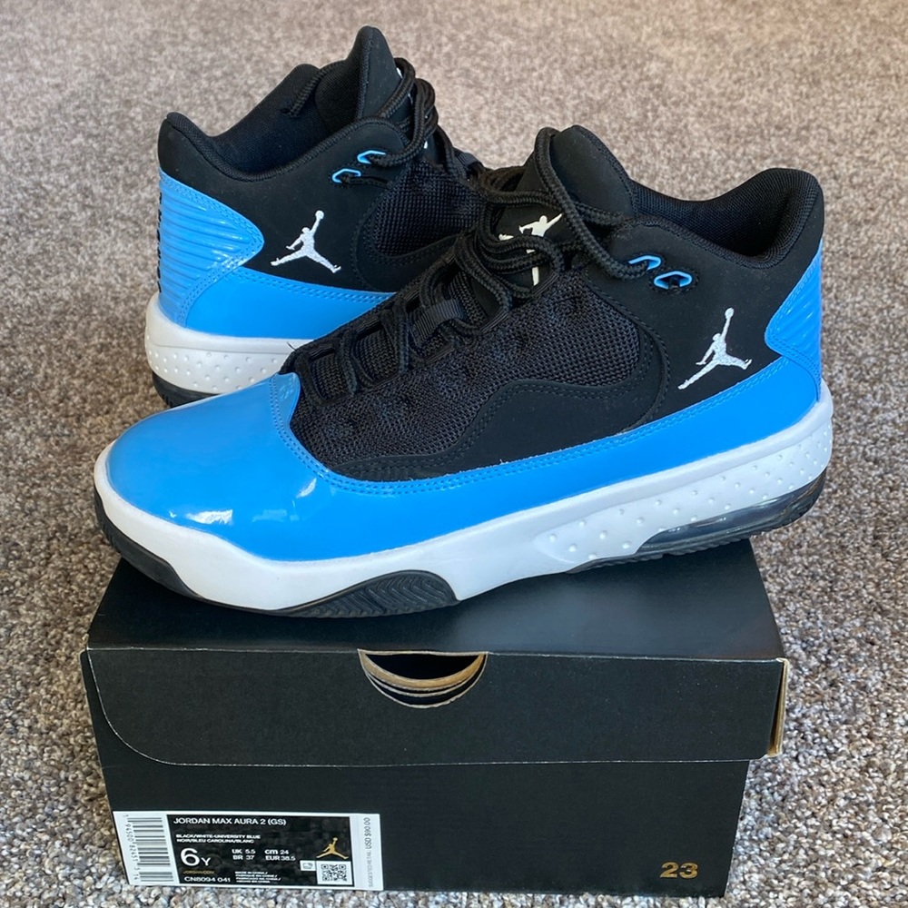 Nike Jordan Max Aura 2 Size 6Y